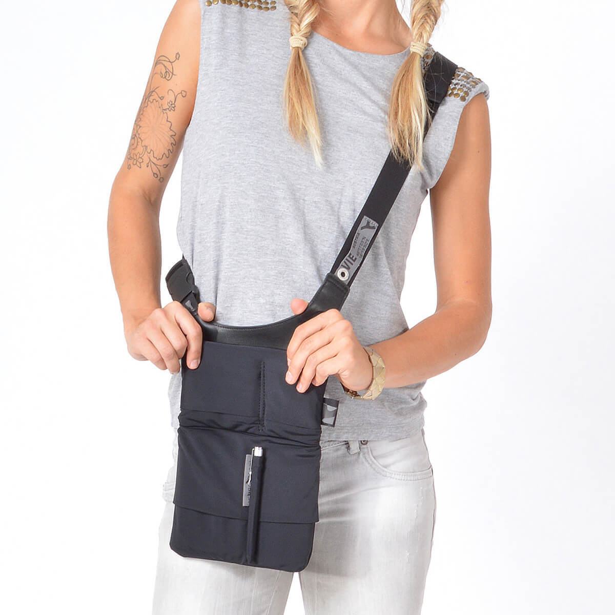 Stylish Shoulder Tablet and Smartphone Bag Urban Tool slotbar